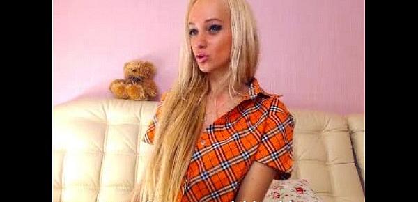  Teen in the short skirt dancing on cam and undressing